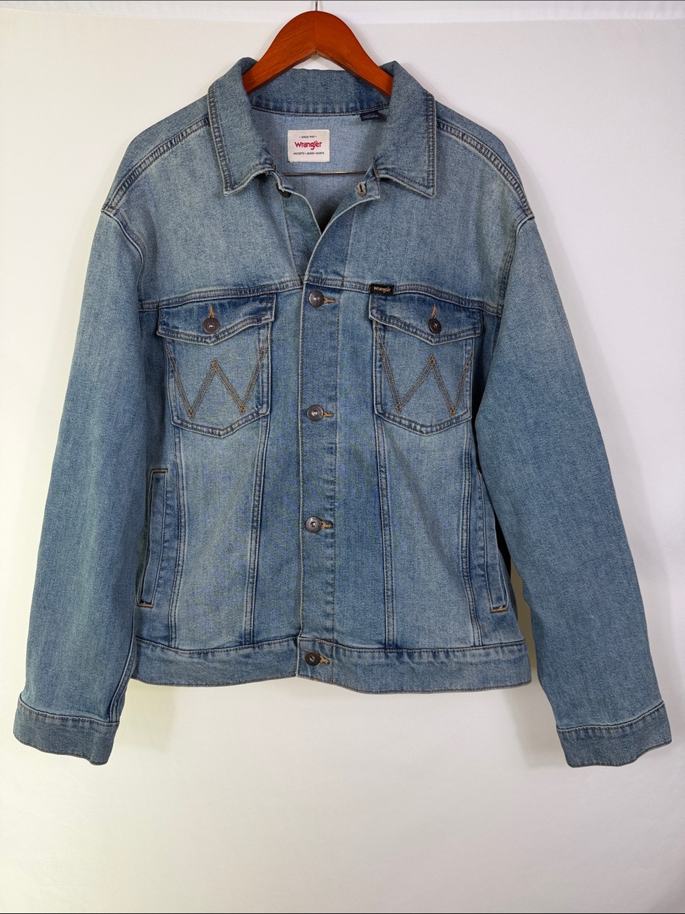 Wrangler Light Wash Blue Denim Jacket. Mens Size XL. Fall outdoor. Classic